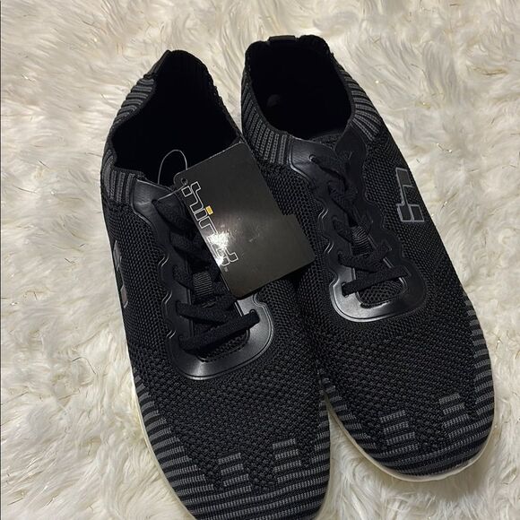 Hind Black Sneakers Mesh Slip-On Design NWT - Picture 1 of 1